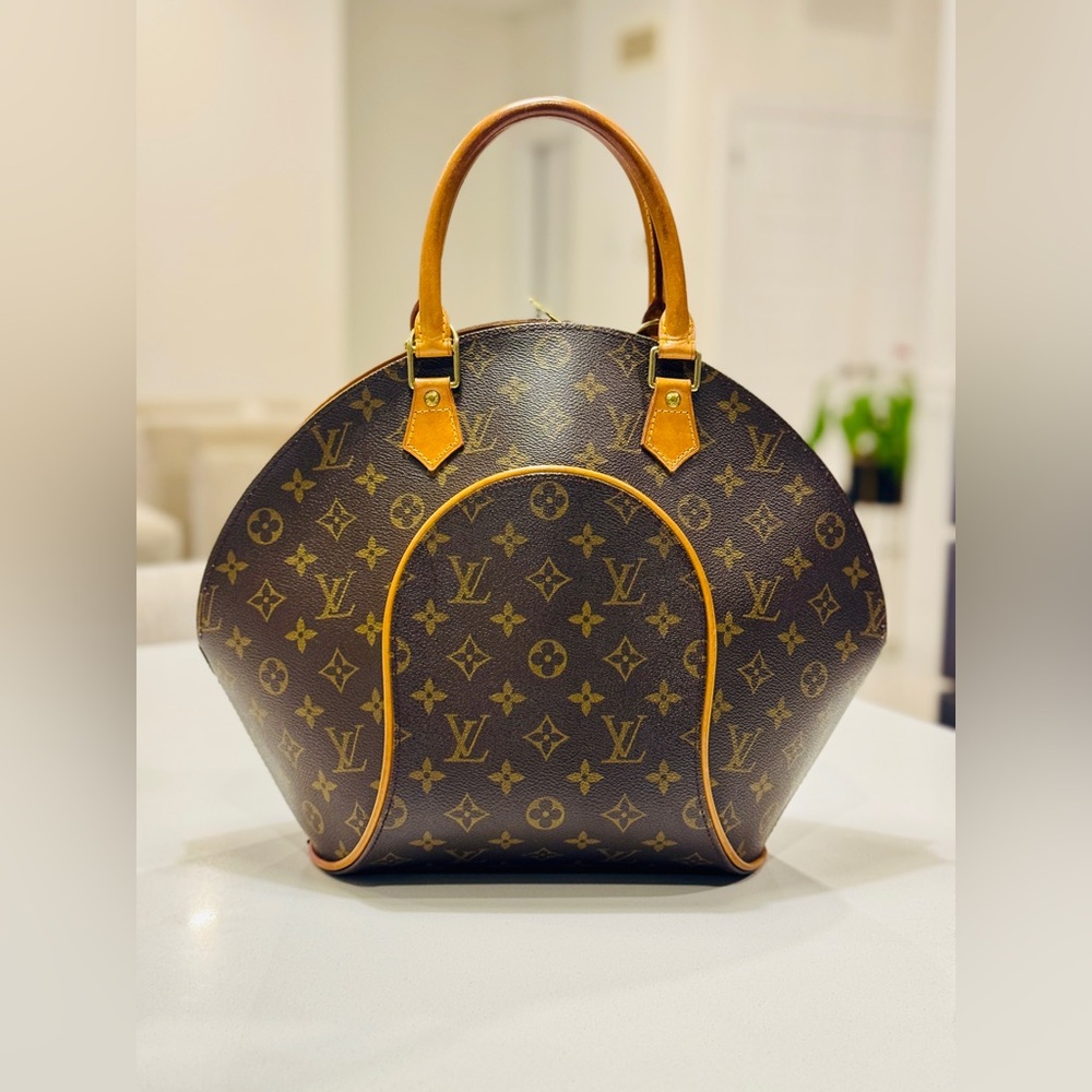 Louis Vuitton Monogram Ellipse MM